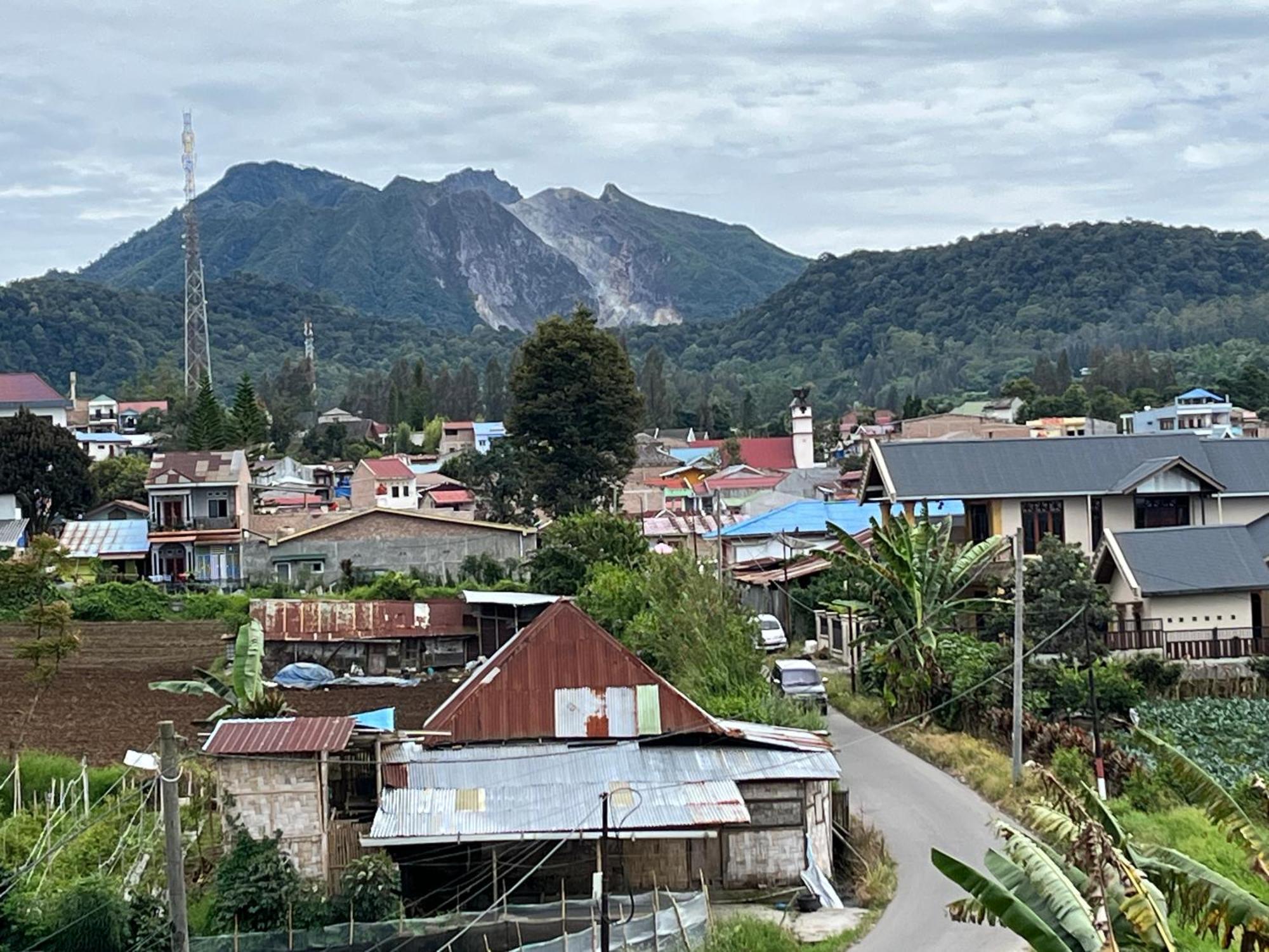 Sapo Rumbia Berastagi Exterior foto